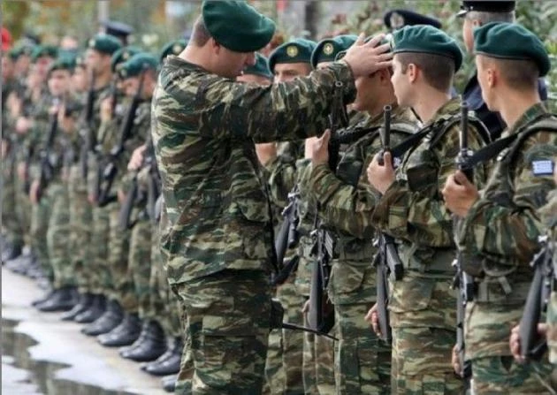 Στρατιώτες… έφαγαν πόρτα σε καφετέρια του Βόλου – H απίστευτη εξήγηση που τους έδωσε ο υπεύθυνος